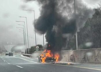 Κάηκε ολοσχερώς αυτοκίνητο Porsche στην Εγνατία Οδό μετά τον Πολύμυλο